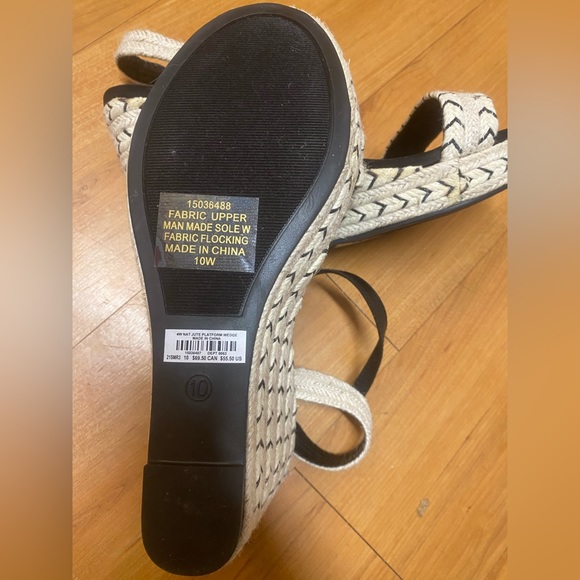Like new torrid platform wedges size 10 - Picture 5 of 12